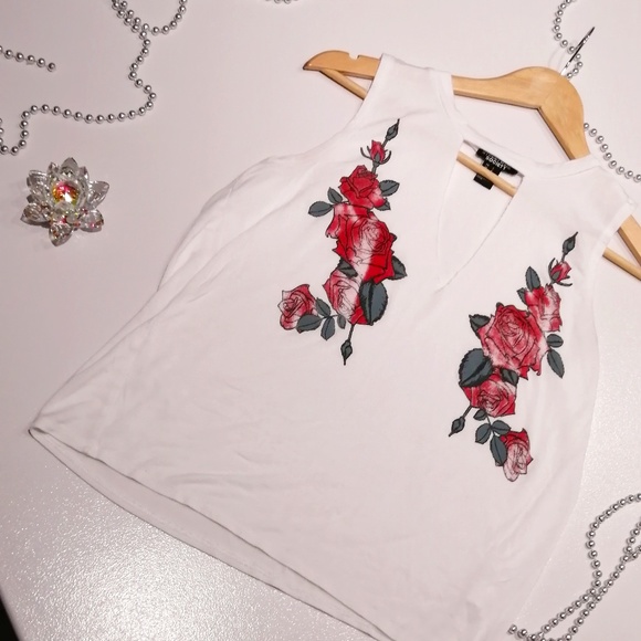 SWS Choker Neck Deep V Roses Tee - Picture 1 of 4